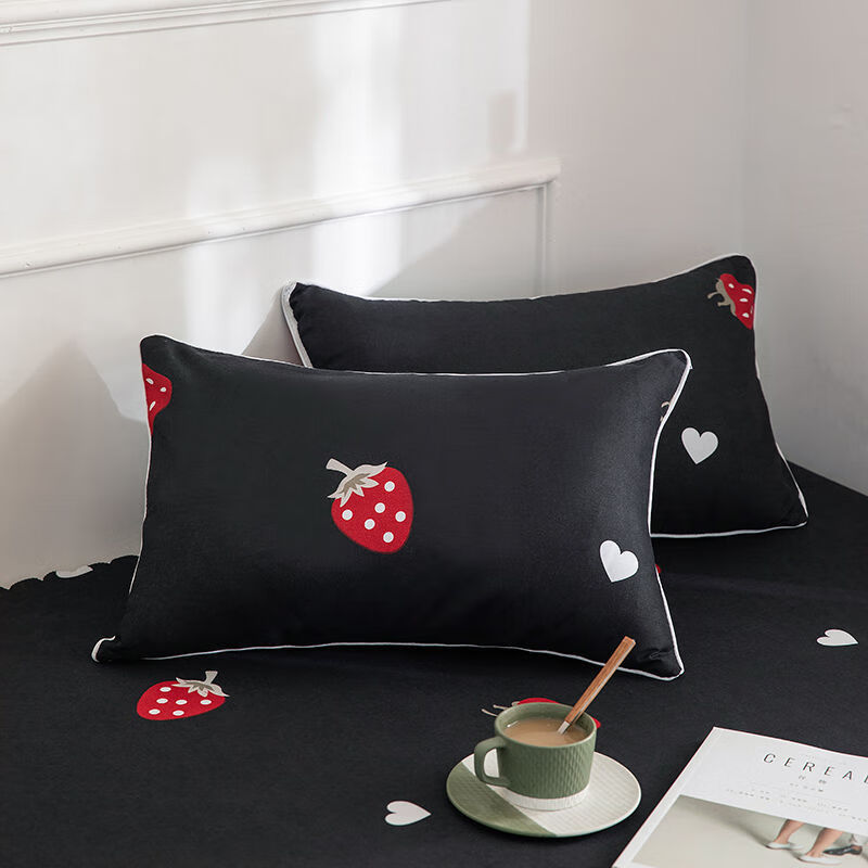 帝枕头枕芯带枕套一对装家用护颈单人双人学生宿舍男女可爱 黑色草莓
