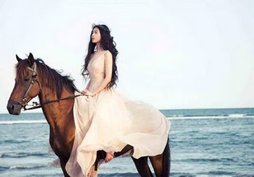 我是梦中传彩笔 只书花叶寄朝云:Girl