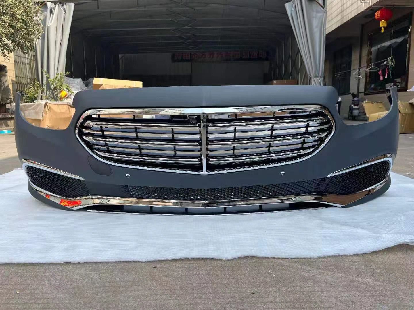 雷静 适用于奔驰21-22款新e级w213 e260l e300l大标改装立标前杠中网