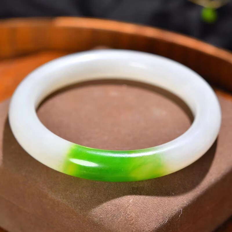 美石匠心 新疆和田玉手镯女士玉镯子粉青藕粉带翠糖白玉且末料碧玉 付