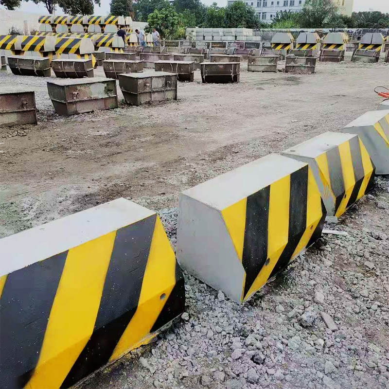 广东水泥墩基座混泥土防护栏道路施工围蔽高速公路分流警示基座
