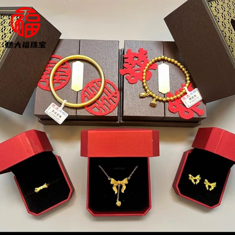 胖東來品質(zhì)訂婚三金首飾假假金手鐲套裝仿真道具首飾五件套古法傳 五件套加周家禮盒款式隨搭 S