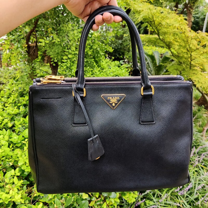 【二手9成新】普拉达牛皮杀手包裸色中号 有肩带尺寸33*21*15 b8911