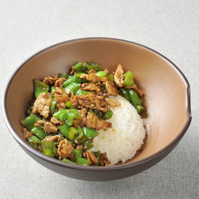 青椒炒肉盖码饭