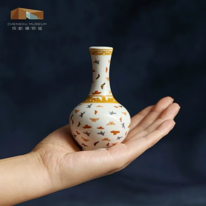 成都博物馆 馆藏陶瓷文物复刻冰箱贴 博物馆文创礼品成都纪念品 青花缠枝莲纹双耳瓶冰箱贴