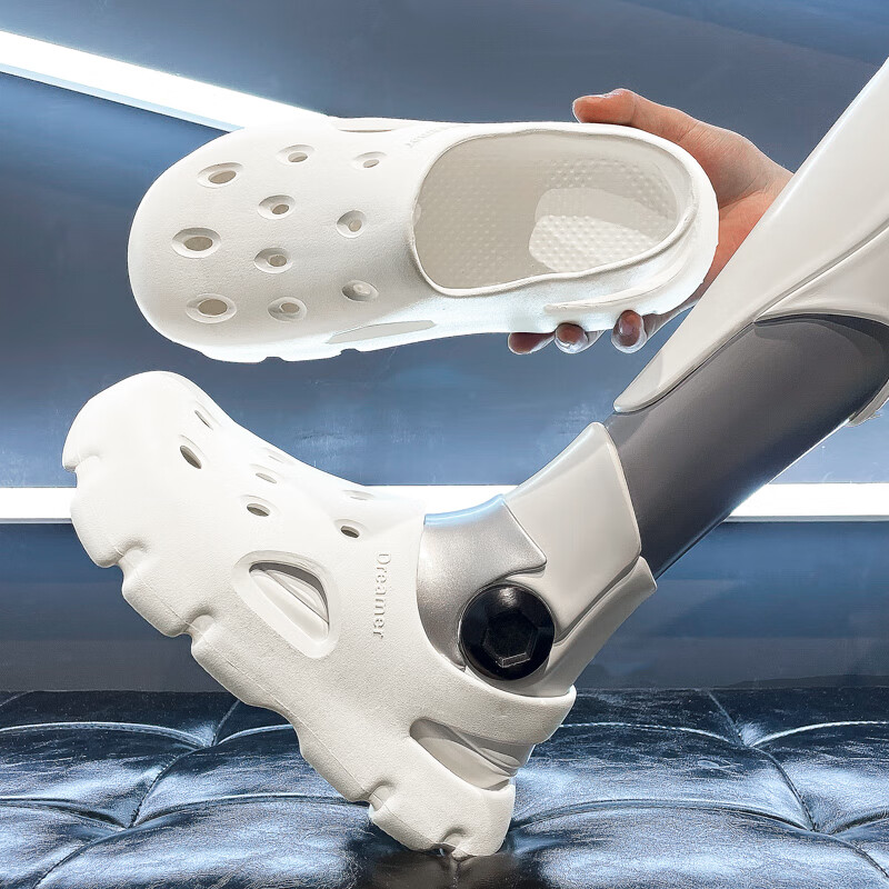  洞洞鞋可以穿上飞机吗_洞洞鞋可以穿出去公共场合吗