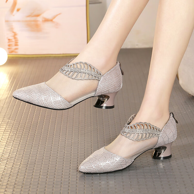 浮夏宽胖脚大码中跟女鞋真皮大码4243尖头凉鞋女水钻单网纱粗跟裸靴