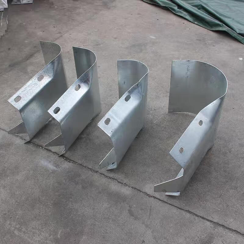 贵宏道高速波形护栏端头护栏板弯头防撞警示交通安全弯头绿色圆头 r