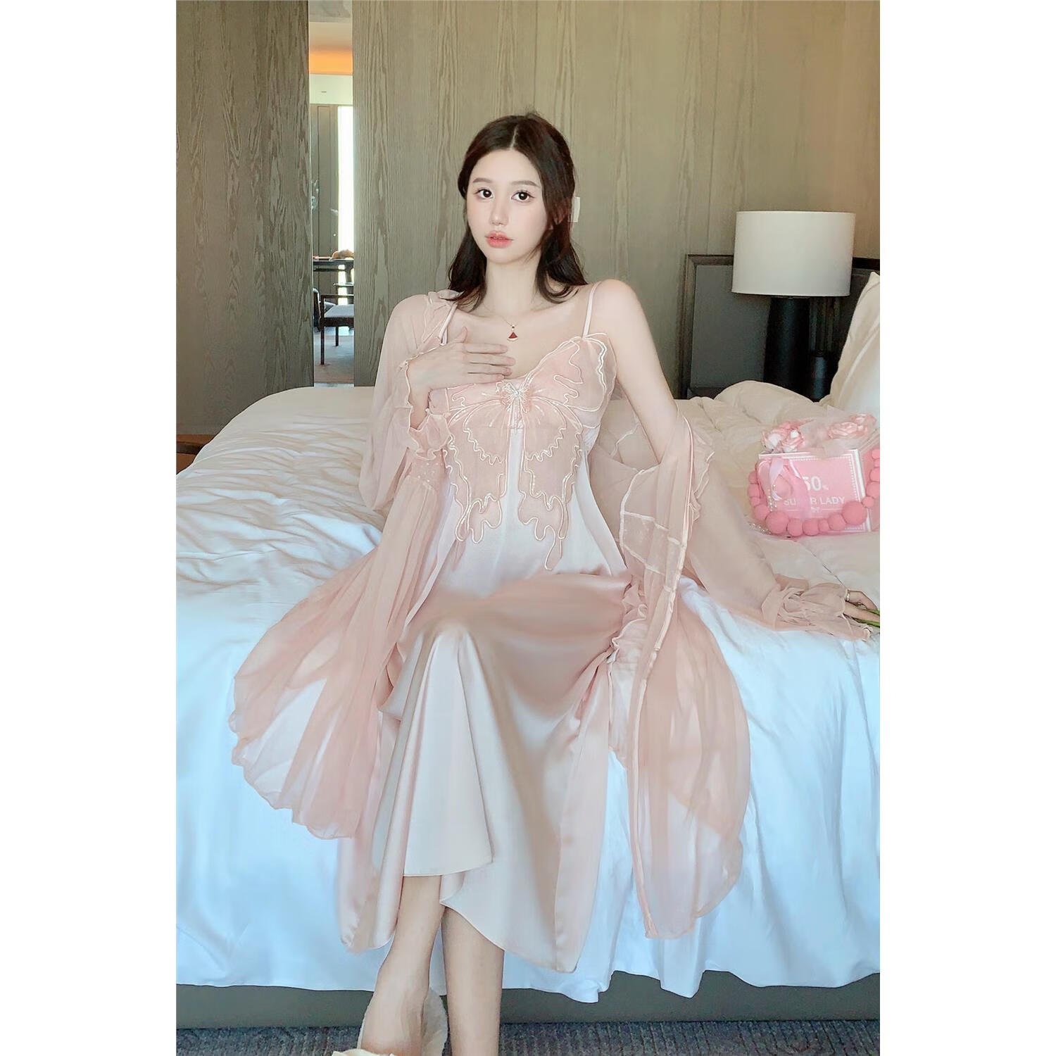 蝴蝶吊带睡裙长款纯欲睡袍带胸垫桑蚕丝套装夏 粉色吊带裙 外袍两件套