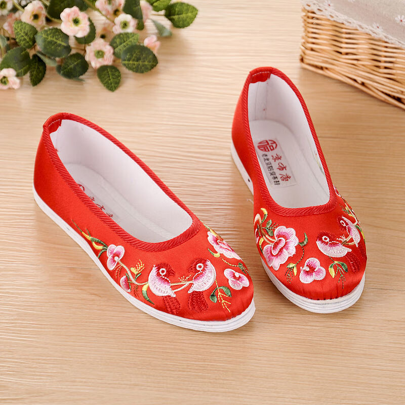 狼甫 步鞋千层底布鞋女手工老北京农村布底布鞋千层底女单鞋老北京布鞋平底鞋妈妈鞋月子鞋中国风绣花鞋养生 红色A-7 39码标准尺码属于什么档次？