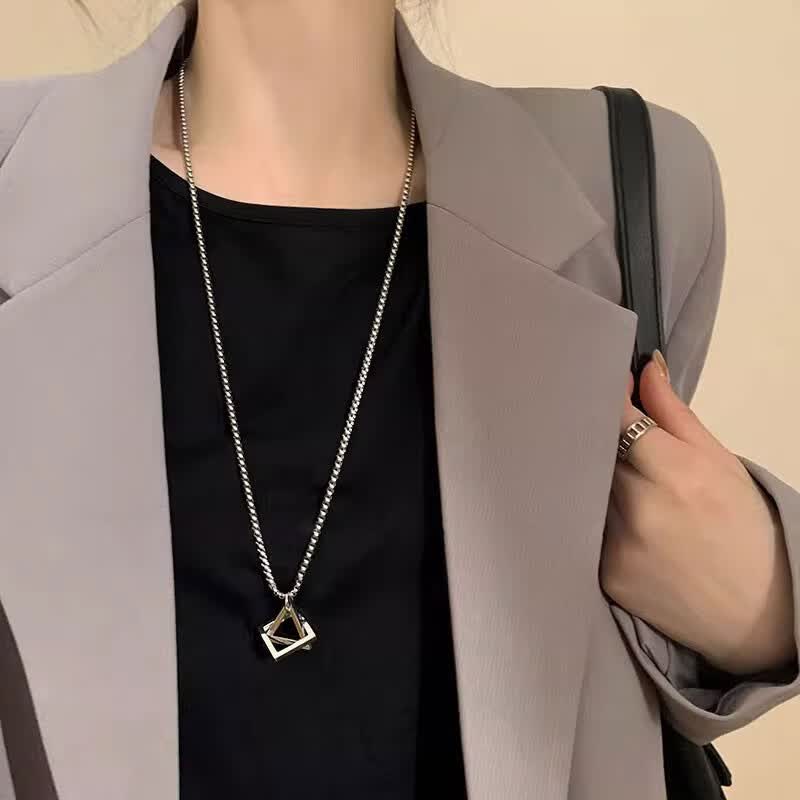 伊黛儿长款毛衣链设计感小众轻奢气质高级感卫衣项链女款秋冬2023新款 几何毛衣链怎么样,好用不?