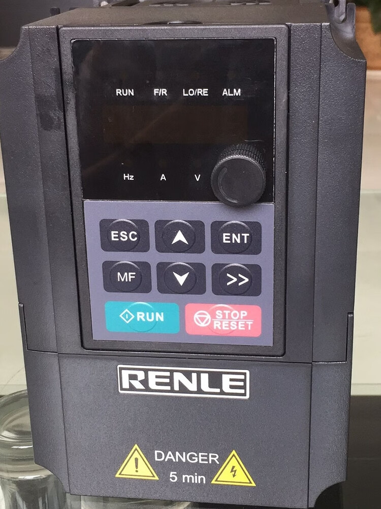 上海雷诺尔变频器rnb1004g三相电机变频调速器4kw变频控投制器 rnb100