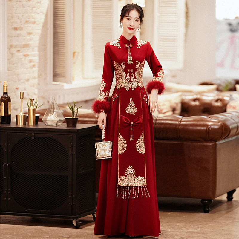 南糖三色 敬酒服新娘2021新款冬红色结婚长袖加厚加绒中式秀禾服礼服女冬季 酒红色无披肩 XXL属于什么档次？