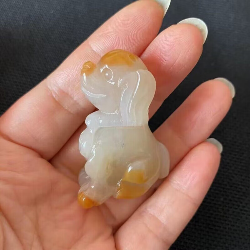 思赞(sizan)天然金丝玉旺财狗狗挂件生肖狗吊坠立体雕刻时尚玉坠带