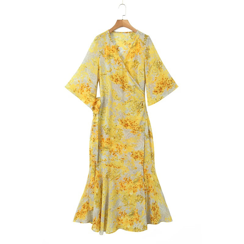 坊戚特加大码女装连衣裙胖妹妹200斤金黄v领鱼尾显身材长裙子女胖子夏