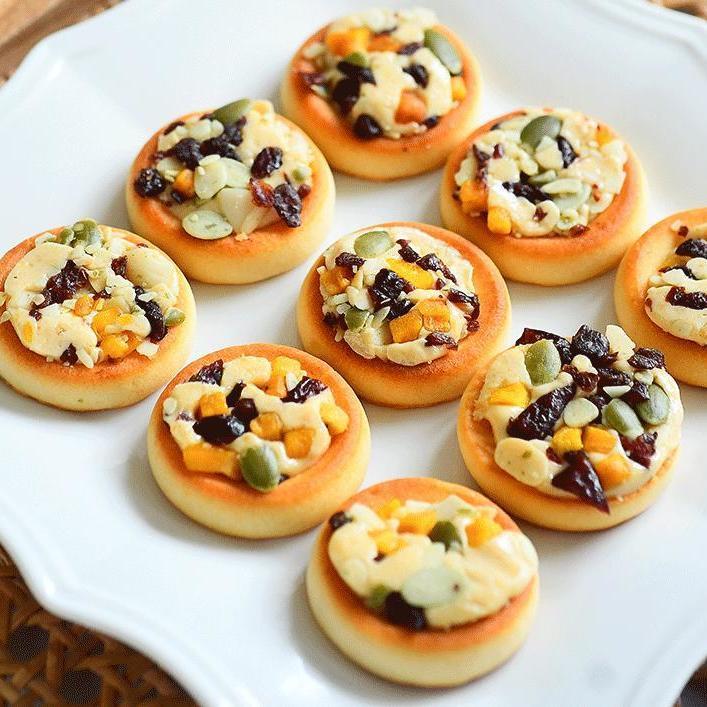 西瓜味的童话传统手工迷你披萨坚果牛扎塔小饼巴旦木混合夹心饼干休闲