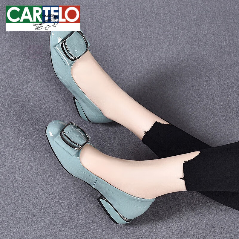 卡帝樂鱷魚（CARTELO）2024新款春夏季漆皮豆豆女鞋軟底真皮淺口單鞋軟皮平底鞋薄款皮鞋 藍色 34