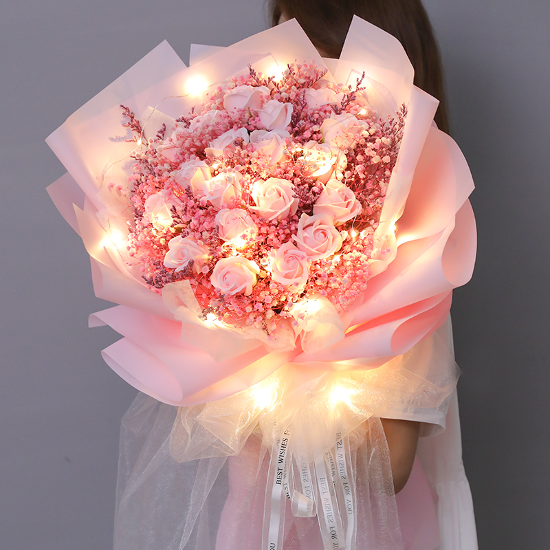 一瓣花瓣满天星花束干花包装纸花束满天星干花玫瑰花表白520花束永生