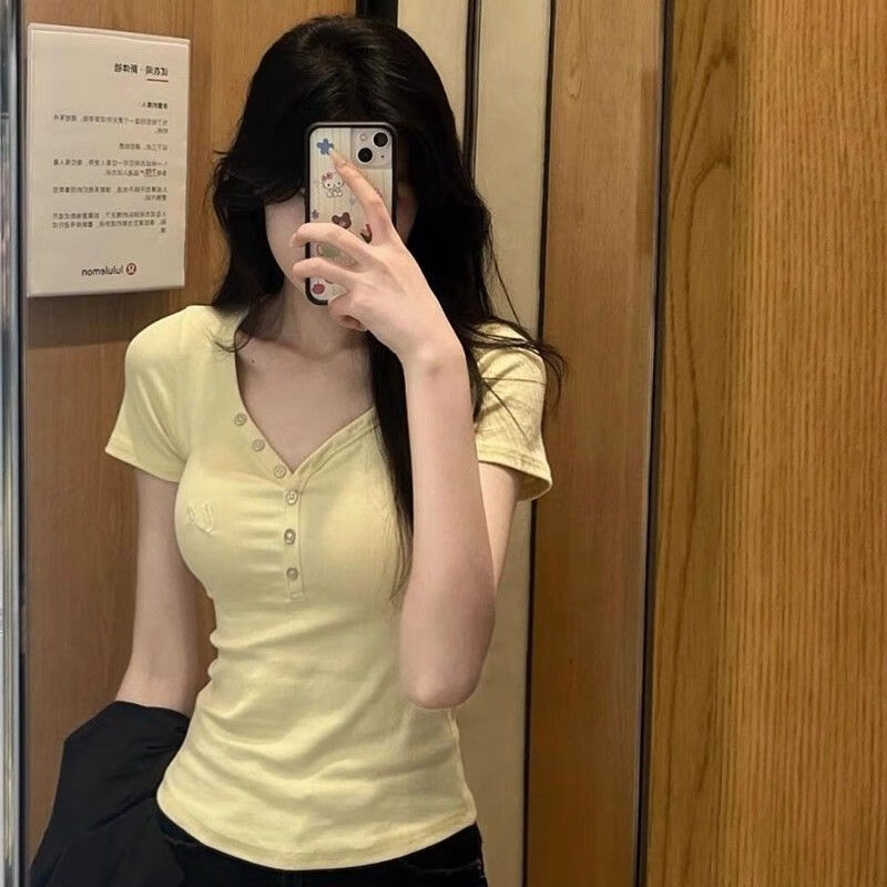 雷黛茜奶黄色v领正肩短袖T恤女夏季新款修身设计感纽扣美式辣妹上衣 奶黄色优质纯棉款 M
