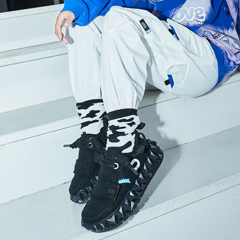 OETZI奥兹 冰山果冻丑萌鞋低帮透气帆布鞋百搭情侣潮鞋 黑色T22340116 38