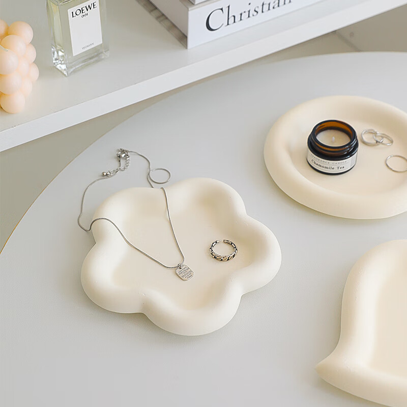 白色哑光拍照道具摆件ins首饰收纳展示盘轻奢收纳摄影 【米色花朵】