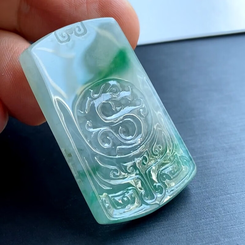 艺品匪萃龙凤吉祥冰种飘阳绿龙凤仿古牌 a货翡翠挂件21024007