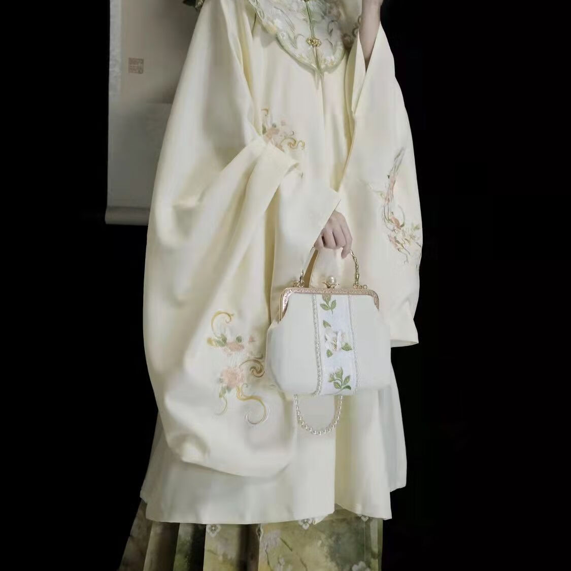 绮岑马面裙外套女秋冬汉服明制汉服古风元素立领云肩刺绣套装 上衣