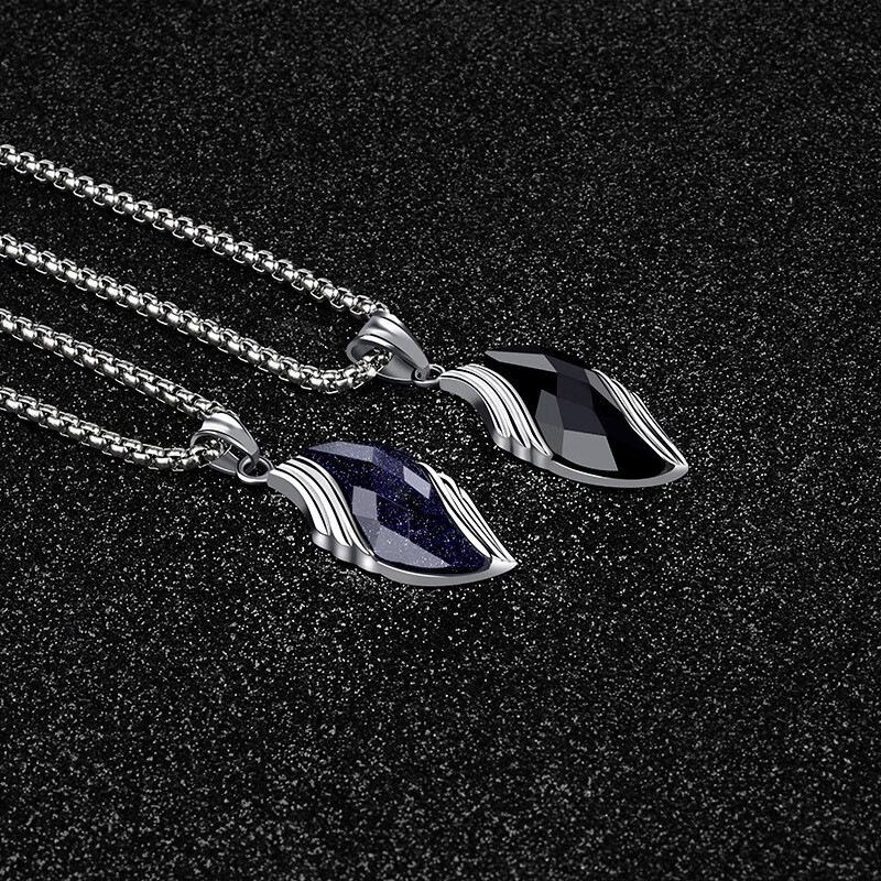 彩莱娅菱形黑色吊坠男士钛钢项链男潮小众高级感毛衣链女生霸气情侣