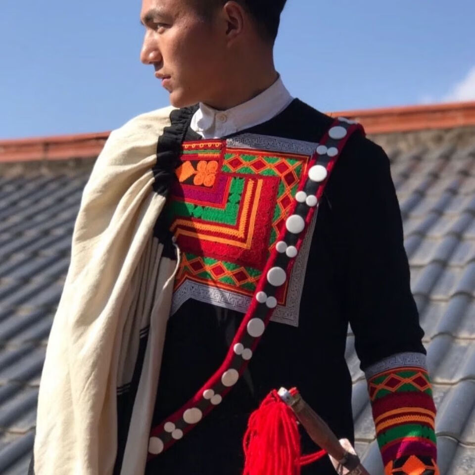 爵思朗凉山彝族男外套绣花上衣民族风彝族诺苏衣服外套衣服 s