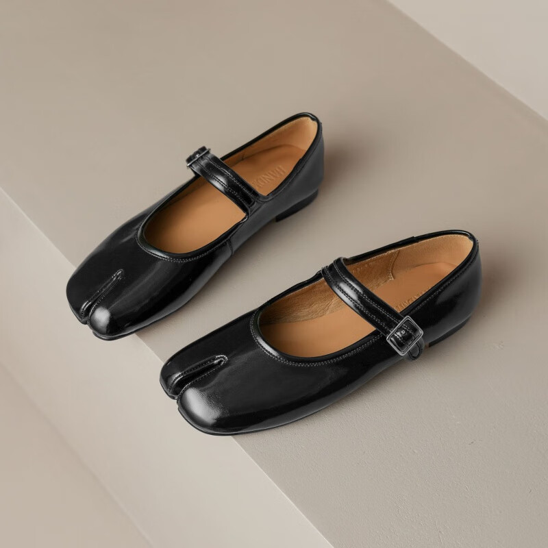 荣西图酒红猪蹄分趾鞋女2024年夏季新款马蹄平底豆豆鞋一脚蹬浅口单鞋