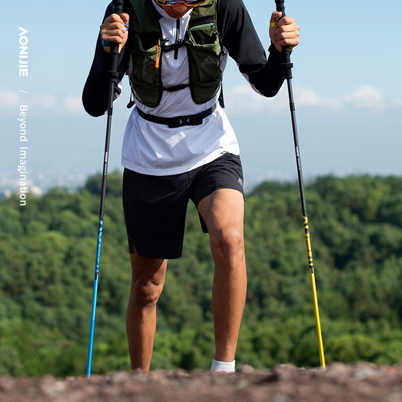 奥尼捷登山杖碳素超轻折叠越野跑手杖户外男女徒步碳纤维跑步杖 蓝色110cm一对装