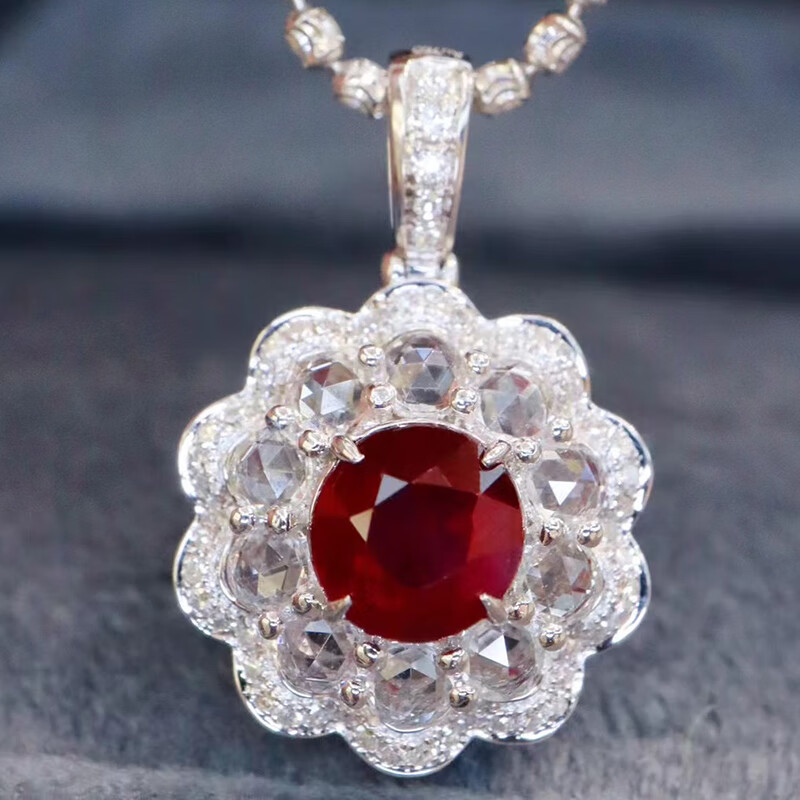 皇家矿工 红宝石吊坠项链珠宝首饰锁骨链18k金镶钻 金重2.79克 主石1.