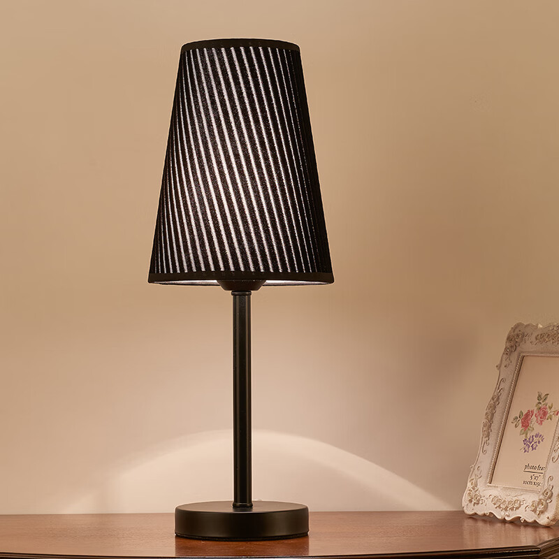 美式北欧客厅灯现代简约时尚温馨创意调光床头柜台灯 黑色灯罩直杆款