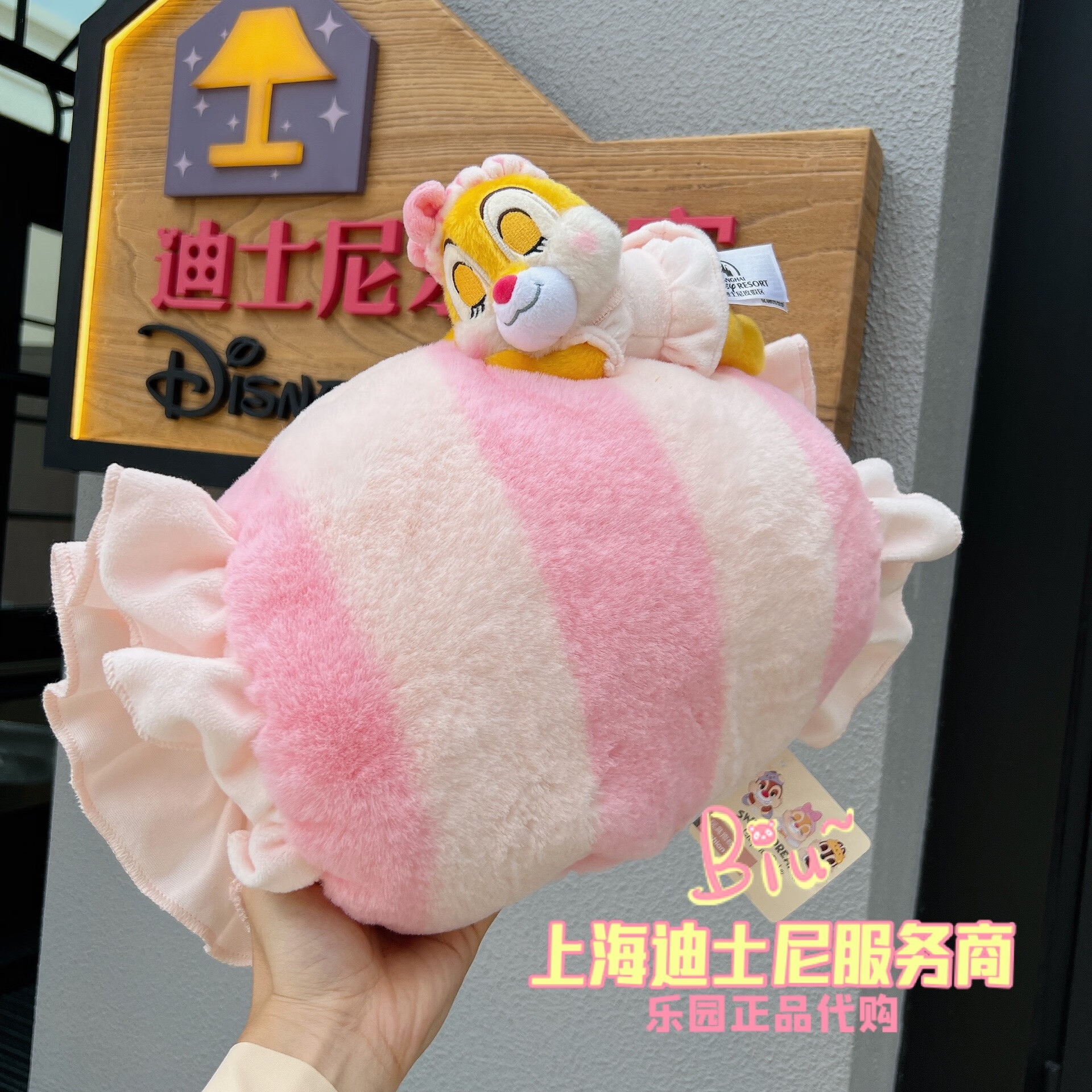 迪士尼(disney)上海乐园代购 克莉丝卡通毛绒暖手袋花栗鼠公仔送女孩