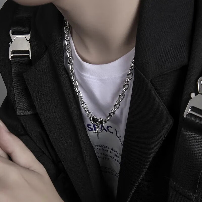 羽枫七夕情人节送男友项链不掉色小众设计高级锁骨链男潮锆石吊坠