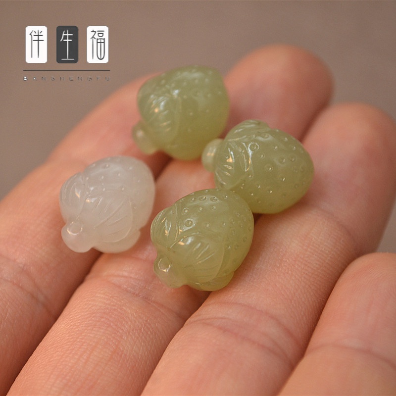 和田玉雕刻小草莓坠子 饰品小吊坠 项坠 耳坠伴生福 颜色随机