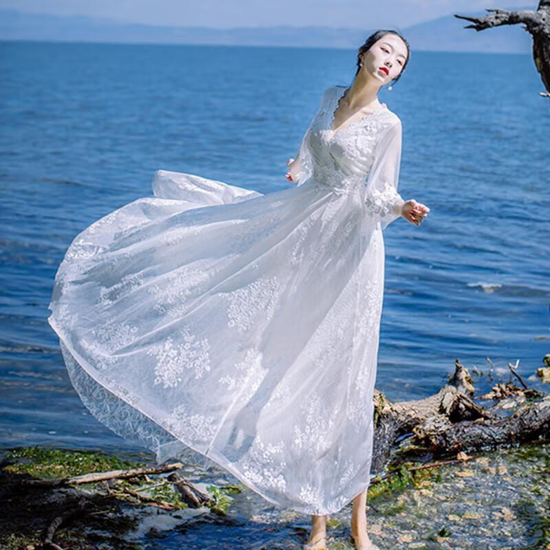 万派摩网纱镂空蕾丝连衣裙女夏巴厘岛海边度假沙滩长裙白色仙女裙夏