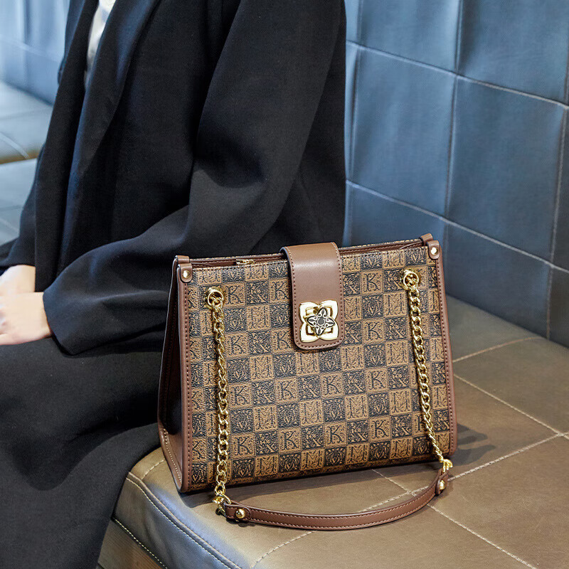 mospoke女包秋冬新款时尚感洋气单肩包潮链条梅花拉链搭扣百搭斜挎包