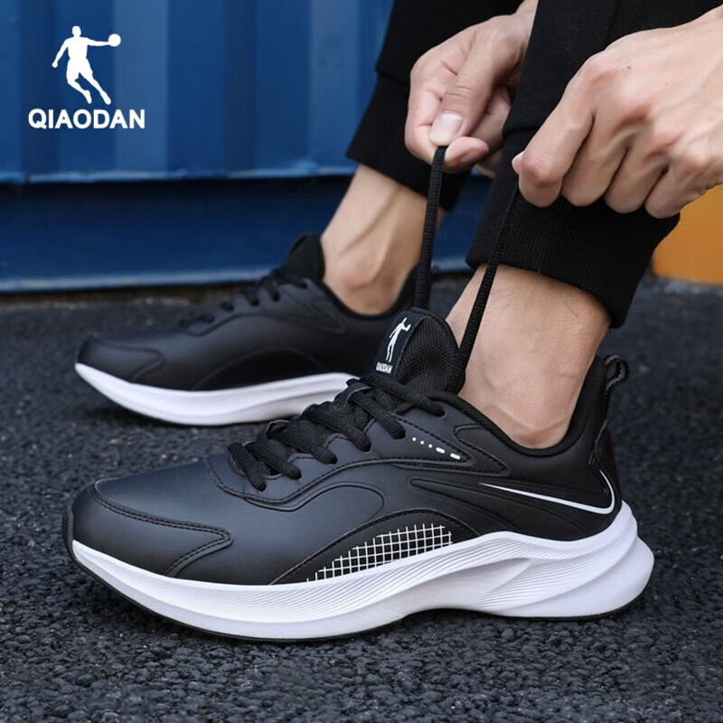 面跑步鞋男士春季新款软底防水休闲跑鞋旅游运动鞋子男 黑色/乔丹白