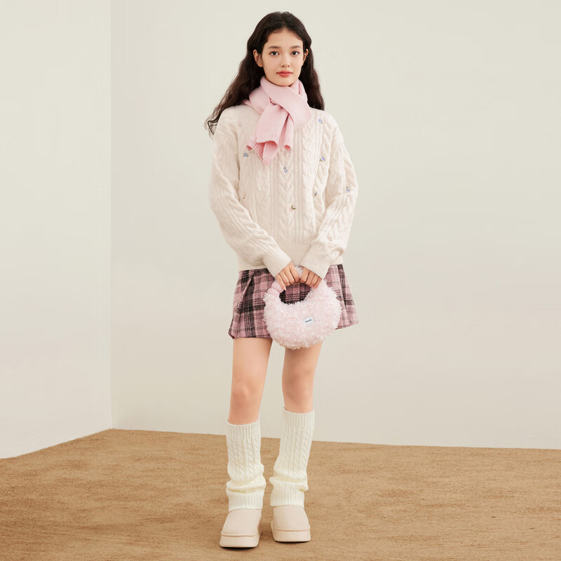 乐町仿牛绒绞花线套衫女20宽松圆领毛衣刺绣碎花上衣 白色（现货） S