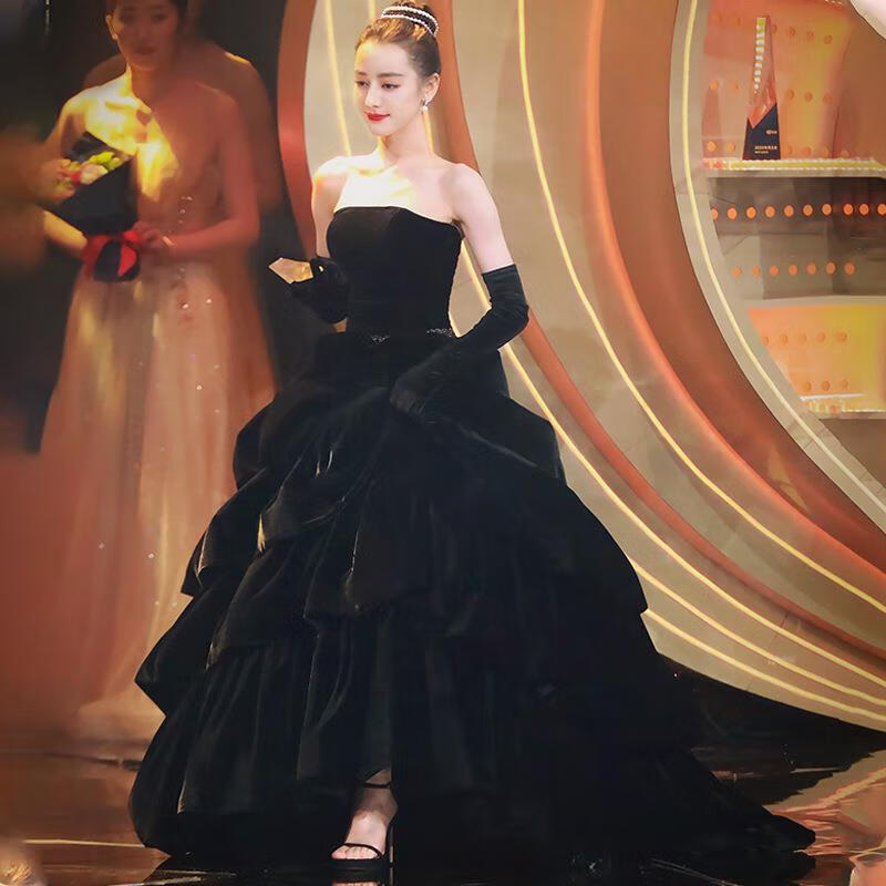 町苧小个子宴会礼服裙2024新款赫本风黑色抹胸显瘦明星同款宴会晚礼服