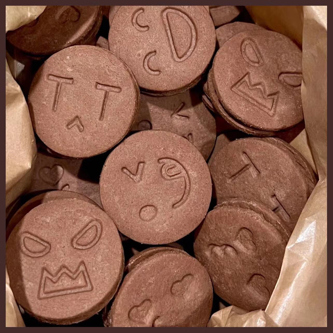 隽颜堂宝贝快吃 阿华田可可夹心饼干趣味心情表情包90g休闲零食烘焙