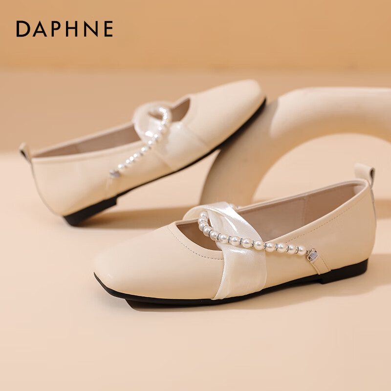 DAPHNE达芙妮单鞋女2026春秋新款法式温柔晚晚鞋平底浅口一脚蹬豆豆鞋子女ZJ 米白色【珍珠丝带】 38