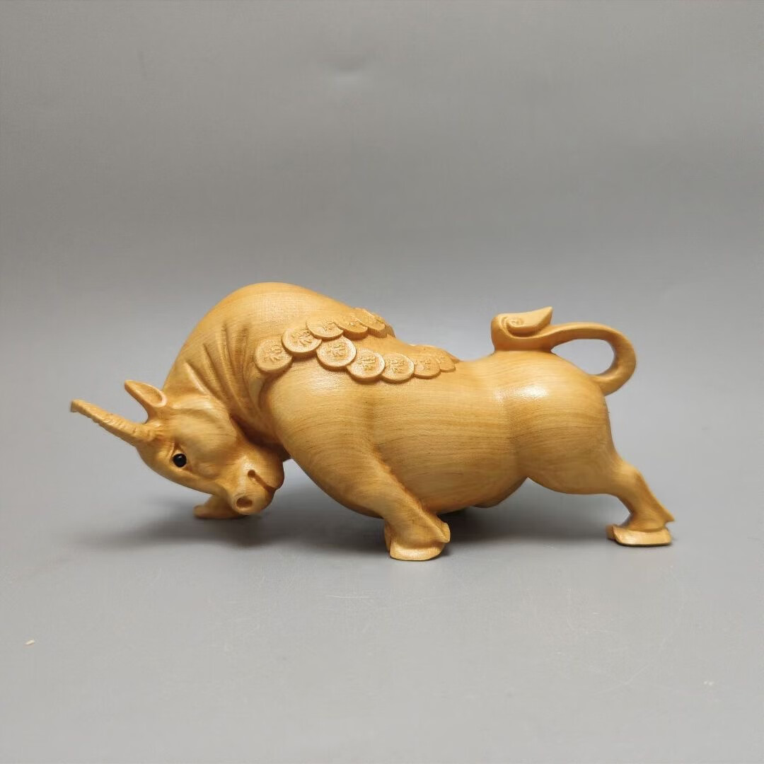 崖柏黄杨木雕斗牛手把件牛气冲天实木雕刻居家客厅摆件汽车装饰品