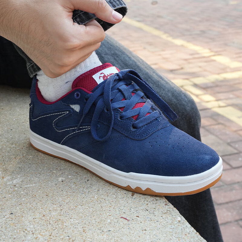极路客蚁系列蓝红色冷沾大底面包鞋牛反毛皮男女低帮耐磨减震专业滑板鞋 蓝红色 42