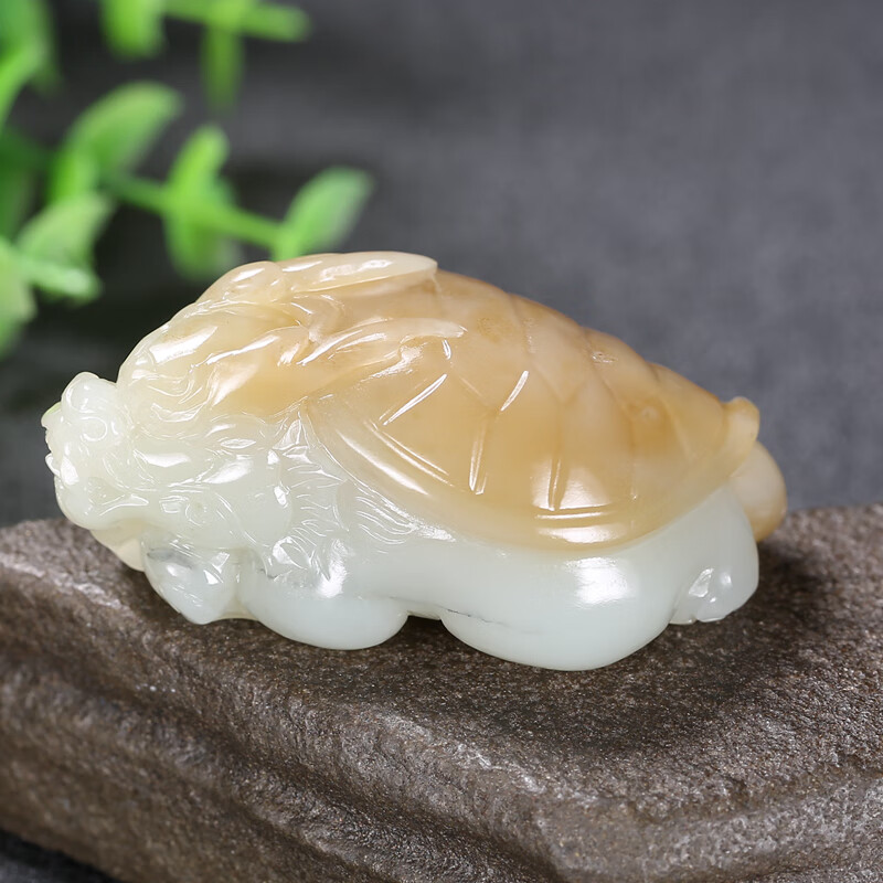 继强新疆玉雕工艺师谭琪俊且末糖料和田玉糖白玉龙龟把件82.3342克
