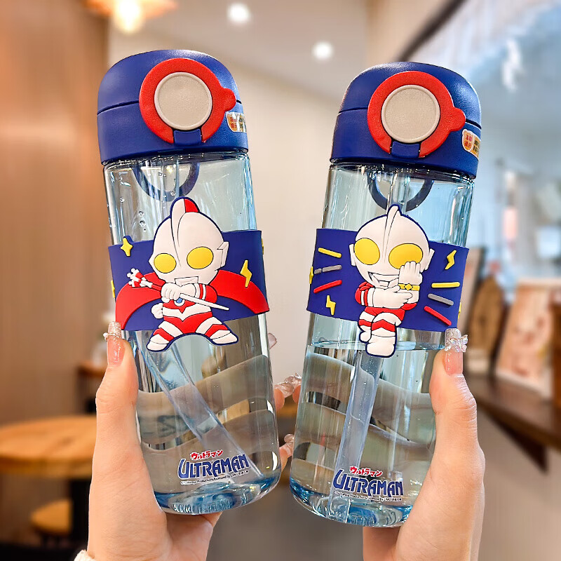 Angelamiao运动水杯儿童带吸管夏季奥特曼塑料水壶宝宝水杯大容量便携喝水杯 【带吸管】蓝色奥特曼 560ml