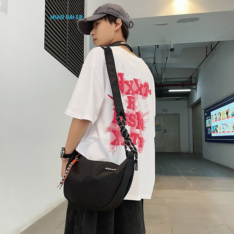 Weiltili2025新款斜挎包男休闲单肩包运动饺子包女大容量挎包上课通勤包女 卡其色