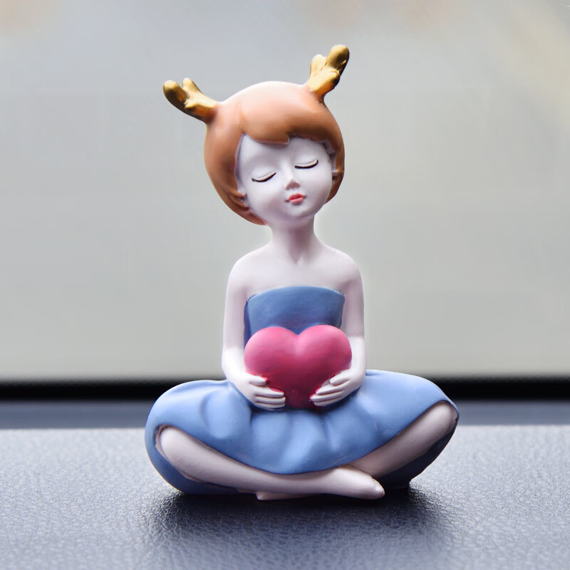 专属车内饰品摆件车上创意新款可爱摆件 单个抱心女孩【换款备注】