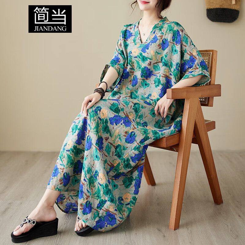 簡(jiǎn)當(dāng)（JIANDANG）大碼女裝夏季v領(lǐng)薄寬松顯瘦文藝度假風(fēng)沙灘裙復(fù)古遮肉長(zhǎng)款袍5910 綠色 大碼均碼【130-200斤】